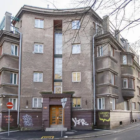 Peegel In Center Free Parking