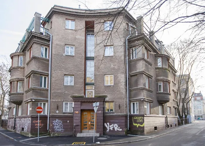 Peegel In Center Free Parking