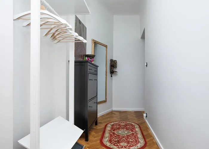 Peegel In Center Free Parking